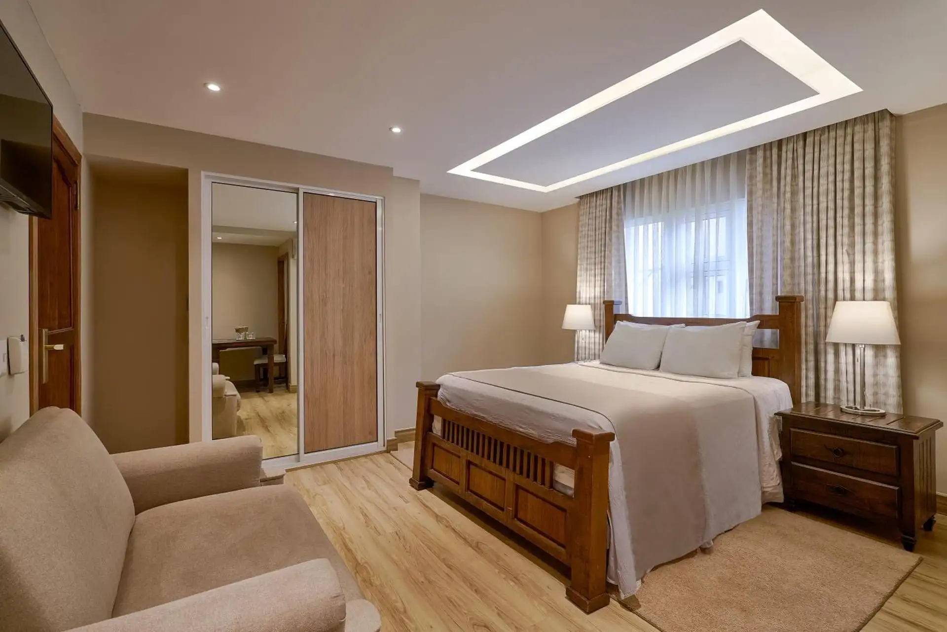 Habitación Standard Double con cama queen y sofá